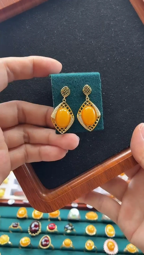 琥珀银S925镶嵌耳钉精品蜜蜡耳钉