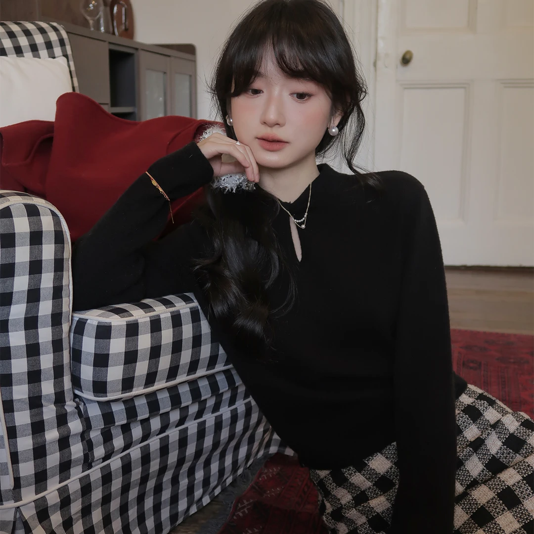 花栗鼠小姐 温柔陷阱 反复搭配！设计款扭结镂空打底衫