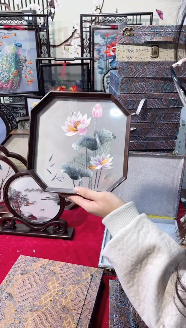 织绣精品苏绣手工刺绣，胡桃木纯实木框架，摆件25