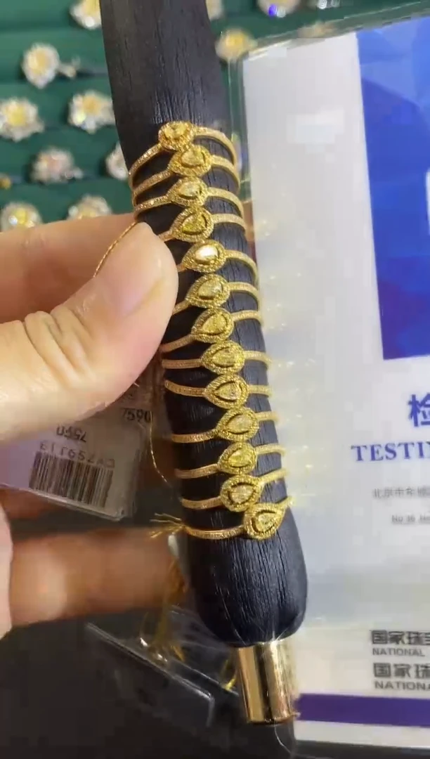 18K金镶嵌戒指钻石戒指多样性发一