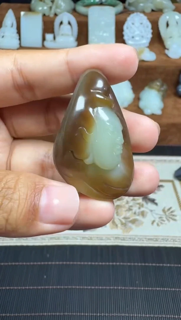 颈饰未镶嵌和田玉1
