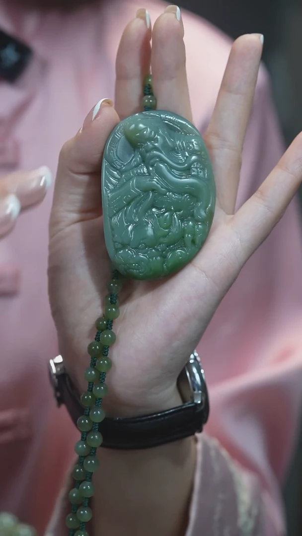 颈饰未镶嵌和田玉（碧玉）关公