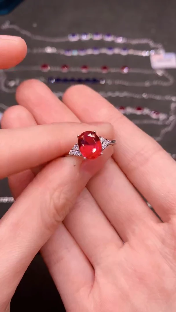 【闪购商品】红宝石手链银S925镶嵌........