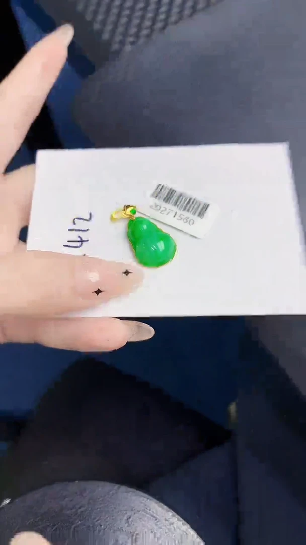 颈饰18K金镶嵌翡翠缅甸天然翡翠A货