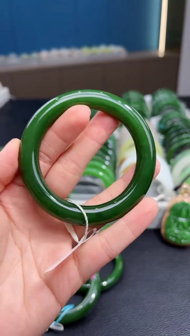 未镶嵌手镯和田玉阳绿胖圆手镯58+