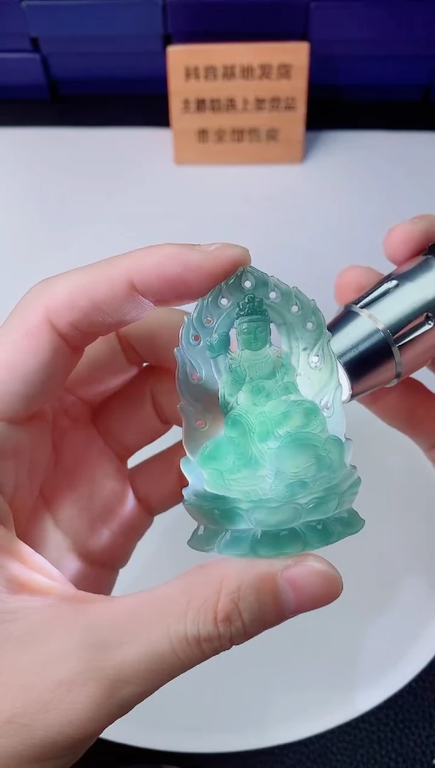 颈饰未镶嵌翡翠  `