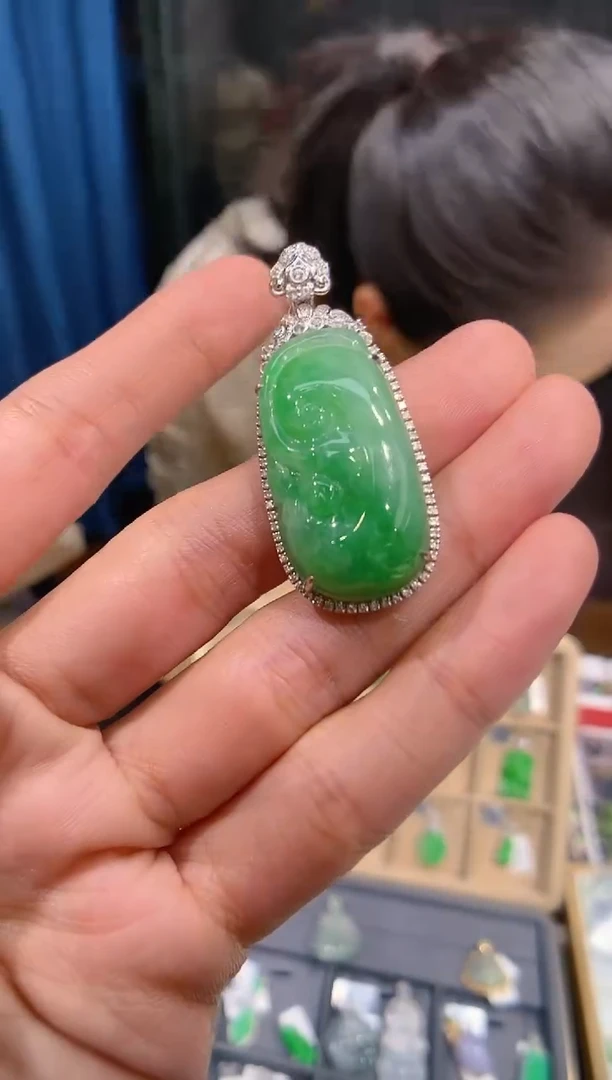 【闪购商品】翡翠吊坠(不含链)18K金镶嵌如意