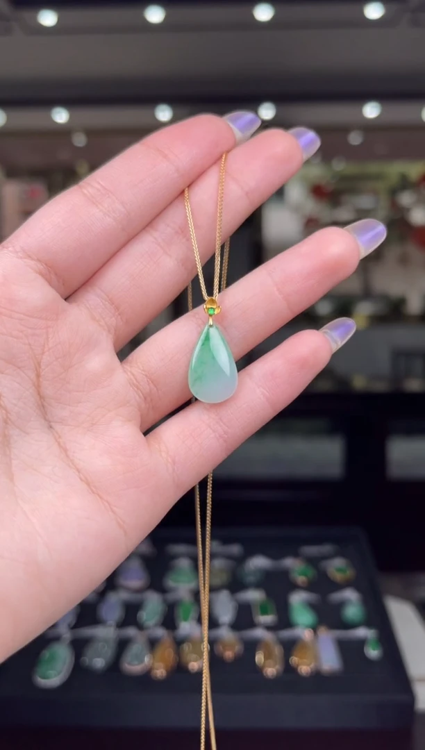 吊坠(不含链)18K金镶嵌翡翠25号标签撕毁不退换