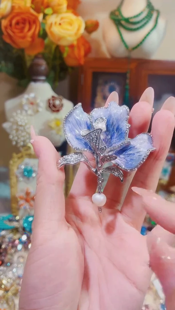合成立方氧化锆铜合金淡蓝吊坠