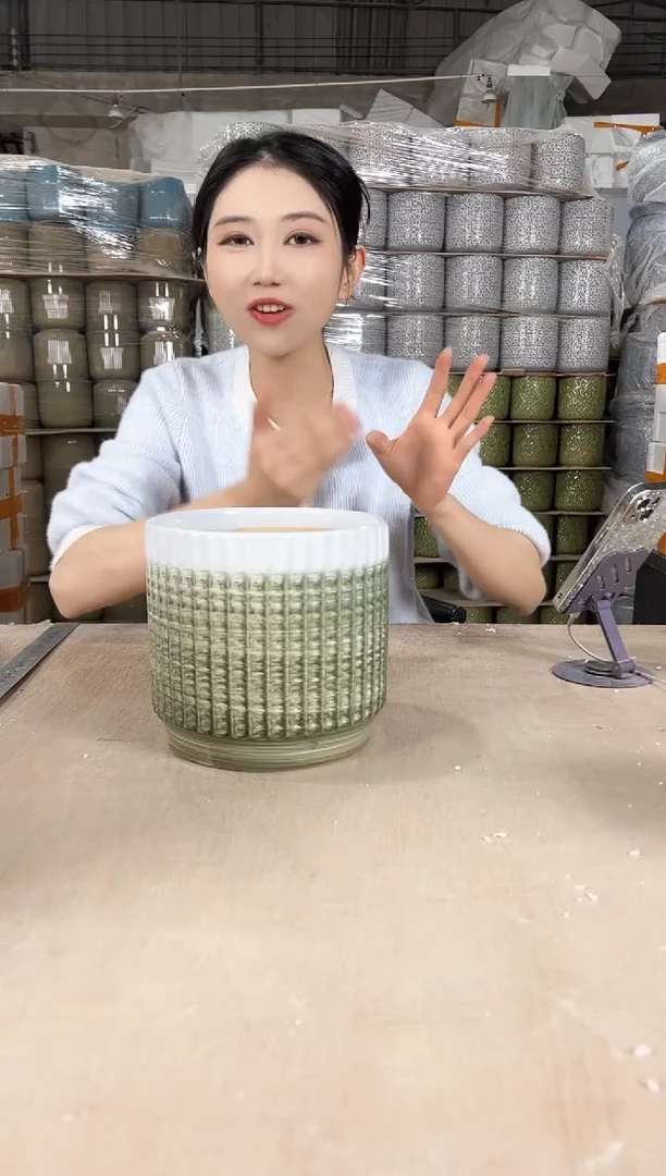 【闪购商品】陶瓷条纹白口刷色中号18x17