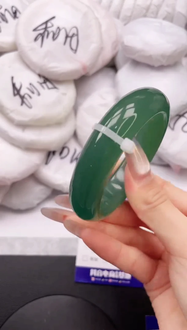 【闪购商品】石英质玉手镯未镶嵌3K50-54