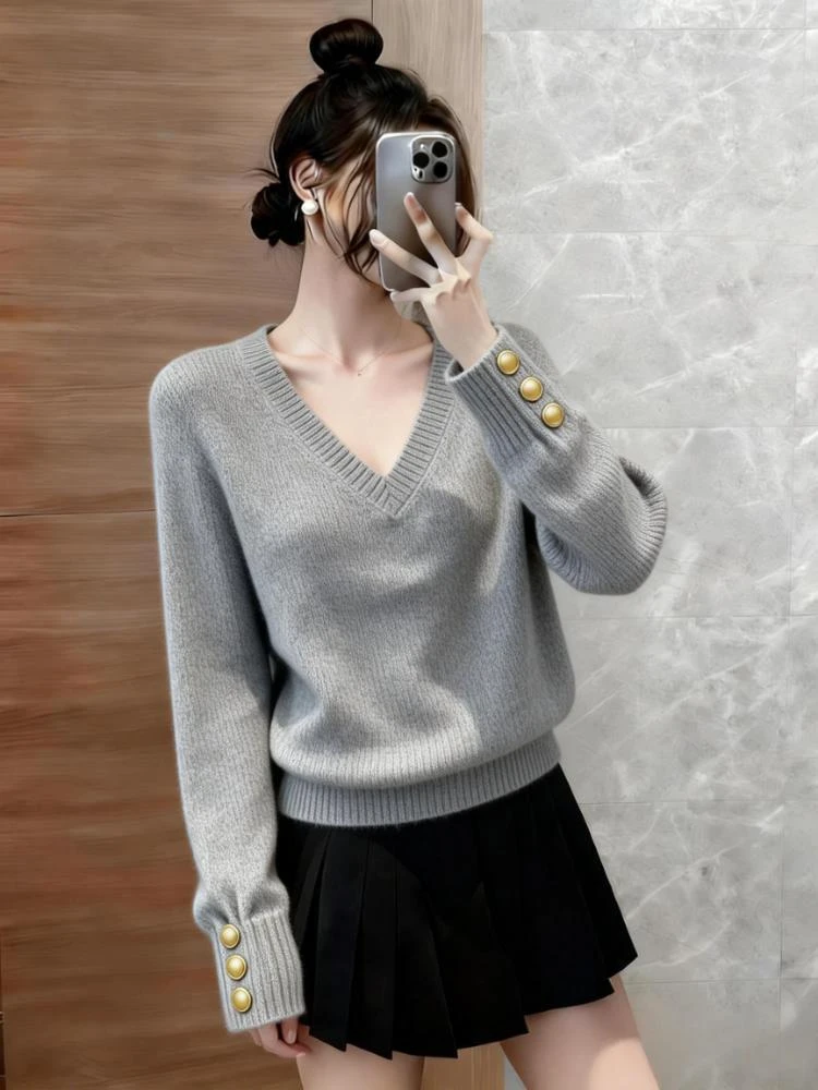 慵懒风韩版v领软糯毛衣女秋冬新款内搭软糯巨好看显瘦针织打底衫