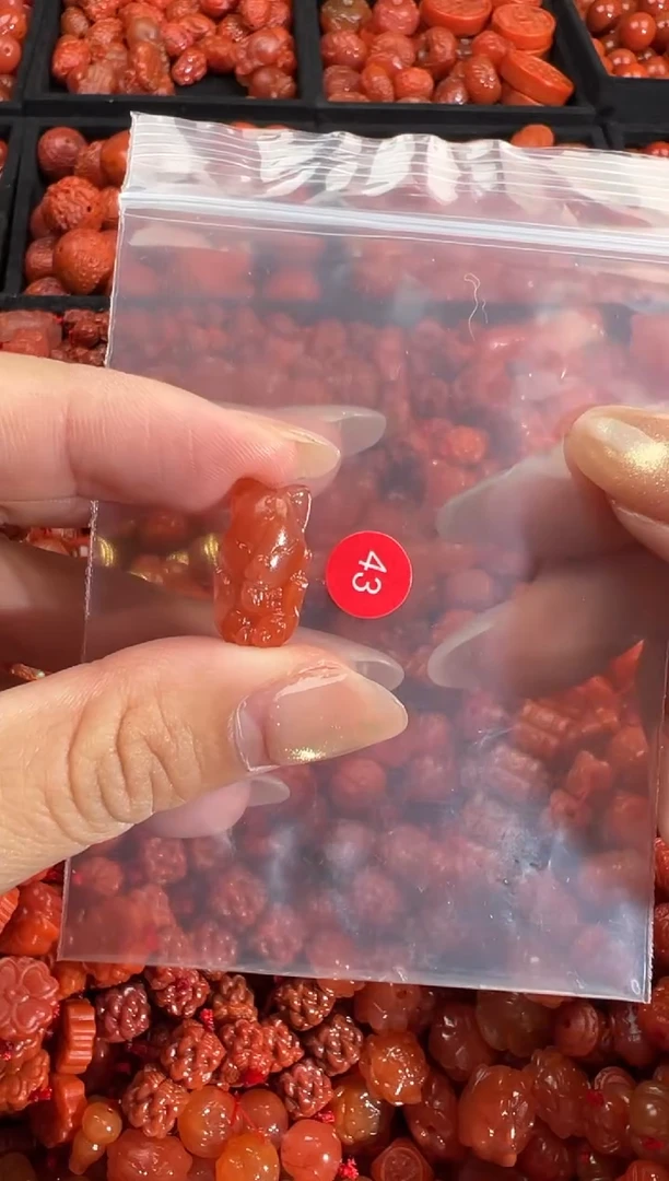 南红玛瑙未镶嵌颈饰1