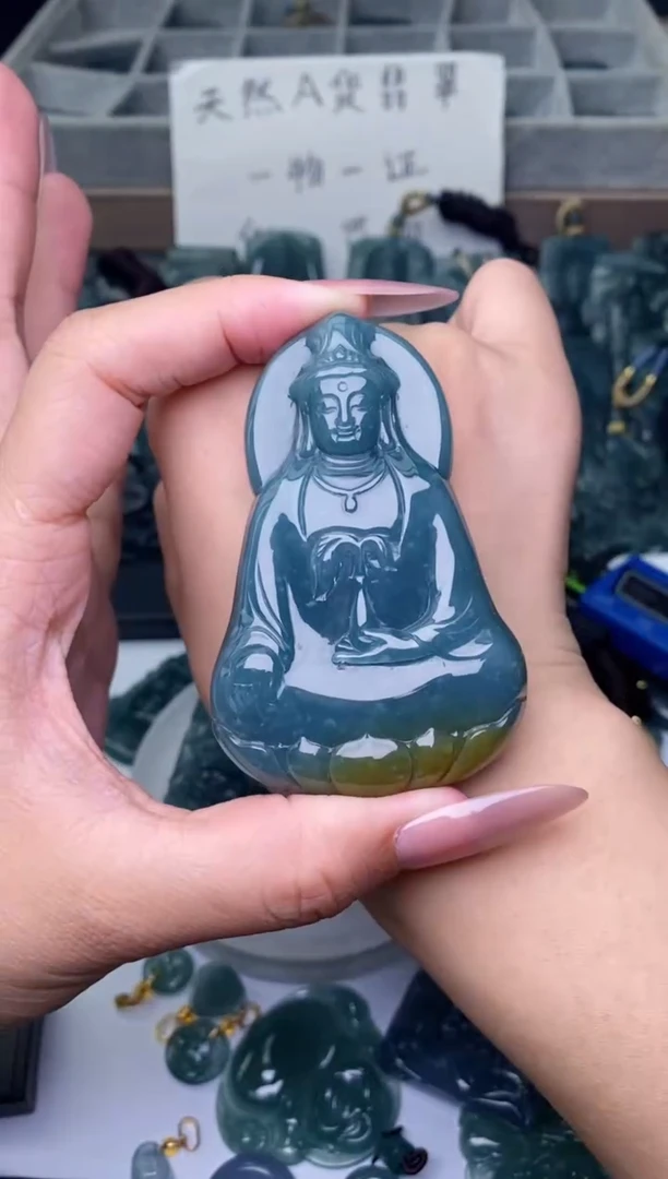 颈饰未镶嵌翡翠
