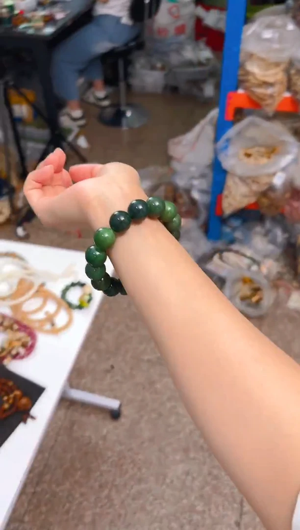 吊坠菩提根/象牙果帝王绿单圈手串