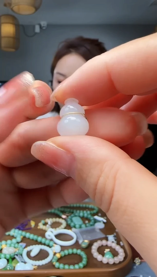 和田玉18K金镶嵌吊坠(不含链)1