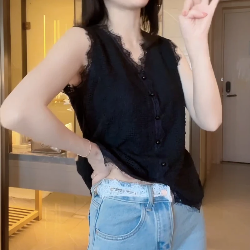 20025新款设计感蕾丝边V领打底百搭上衣背心LK2501411