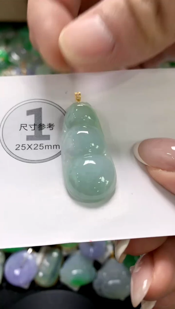 翡翠18K金镶嵌颈饰1111111111111111