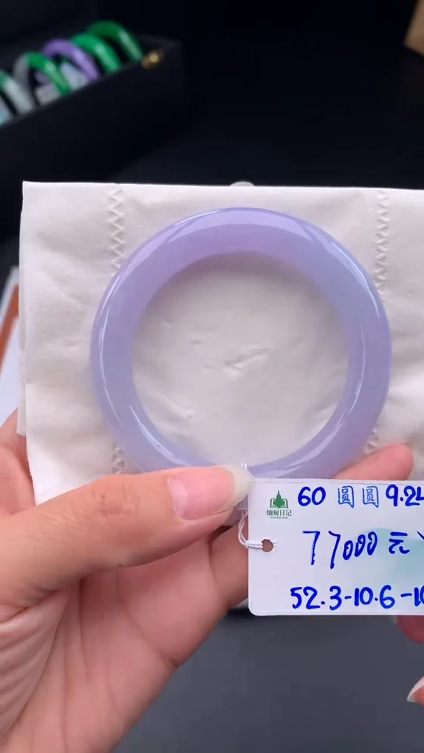 未镶嵌手镯翡翠自带#送人#，联系客服核对地址~