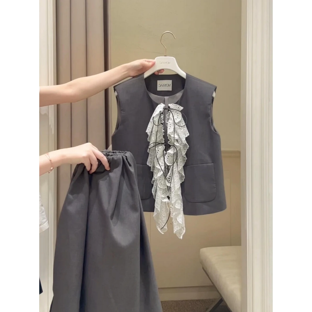 2025夏季新款高级设计感时尚气质蕾丝边西装马甲上衣搭高腰半身裙