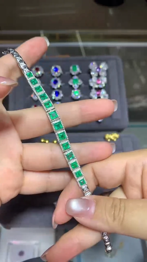 18K金镶嵌手链祖母绿5.05CT