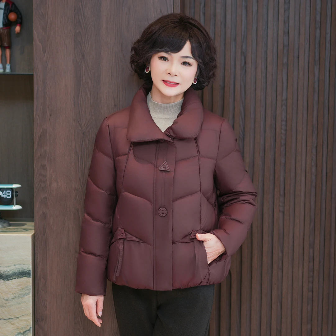 妈妈冬装短款保暖羽绒服女中老年女装洋气冬季中年白鸭绒外套女