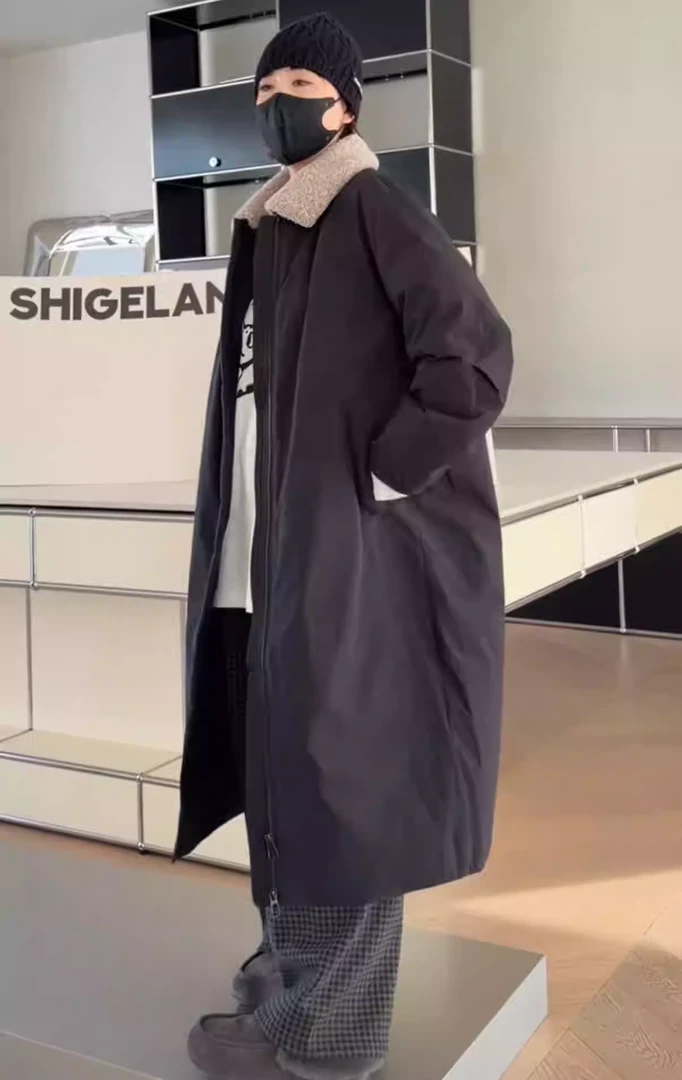 诗歌兰女装  2025冬款25203时尚黑翻领长款可脱卸毛领鹅绒外套