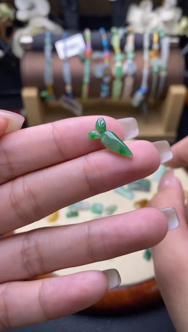 颈饰未镶嵌翡翠净货15569