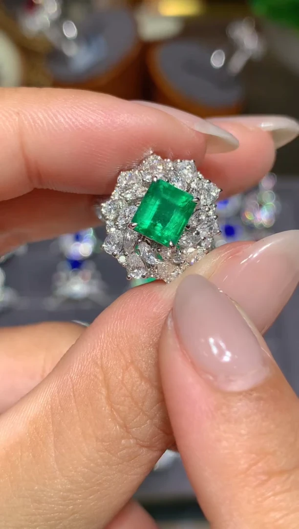 祖母绿戒指18K金镶嵌1.15CT