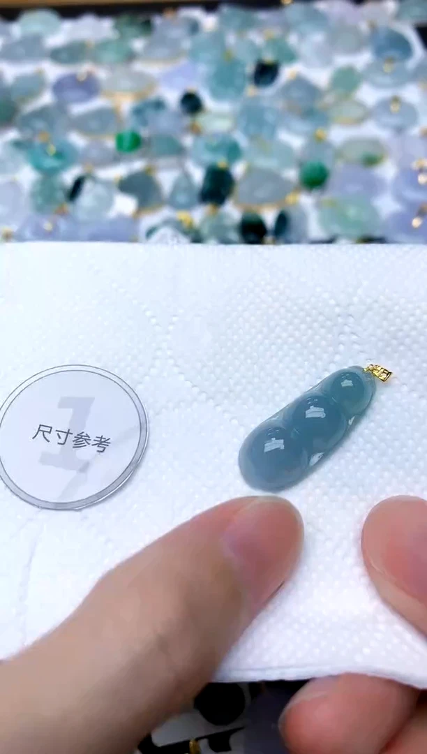 颈饰18K金镶嵌翡翠天然A货翡翠
