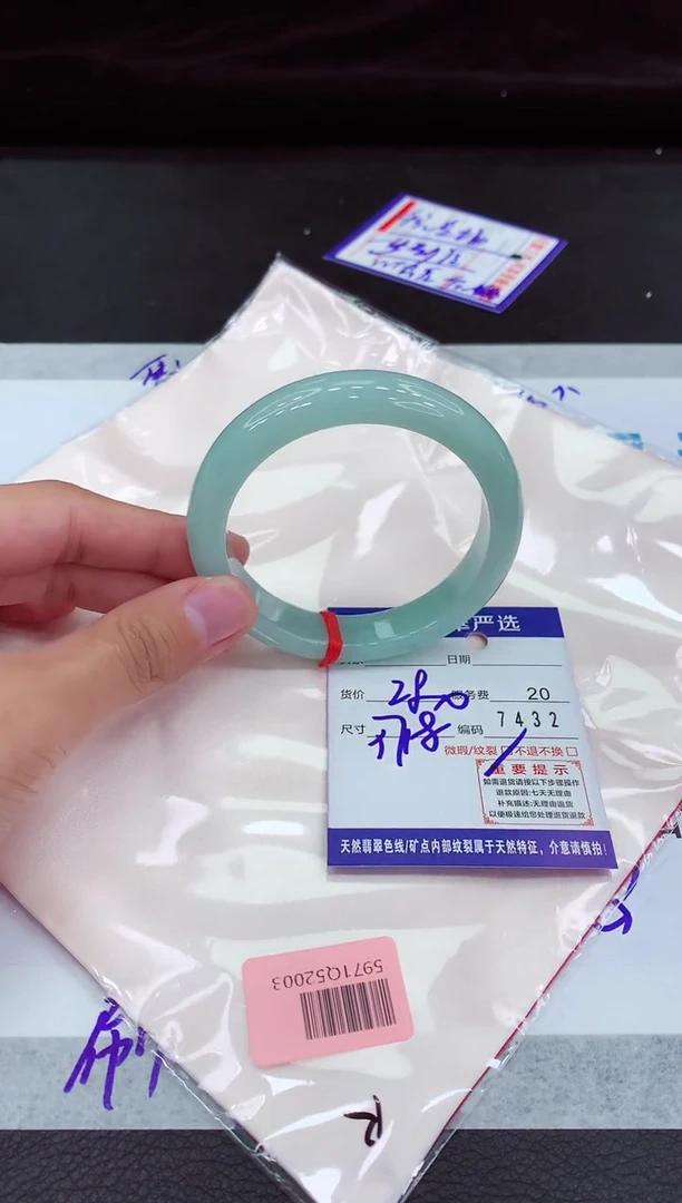 翡翠手镯未镶嵌1111111111111111