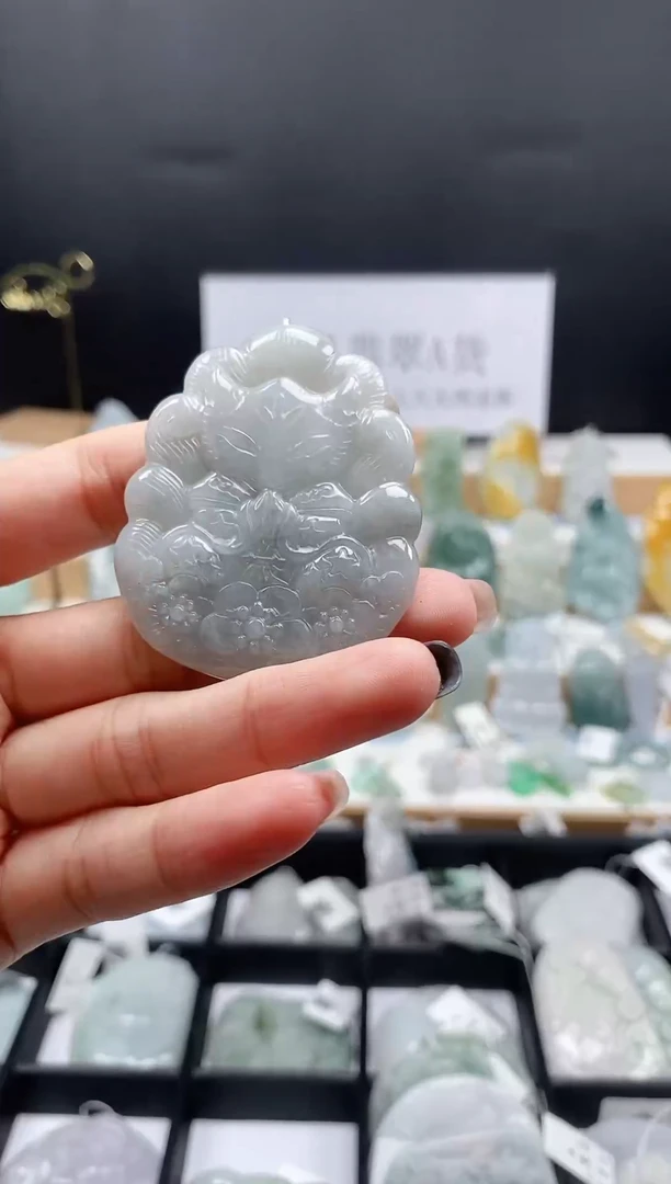 翡翠未镶嵌吊坠(不含链)83九尾灵狐