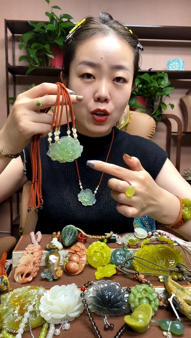 未镶嵌岫玉吊坠多样性发货发其中之一