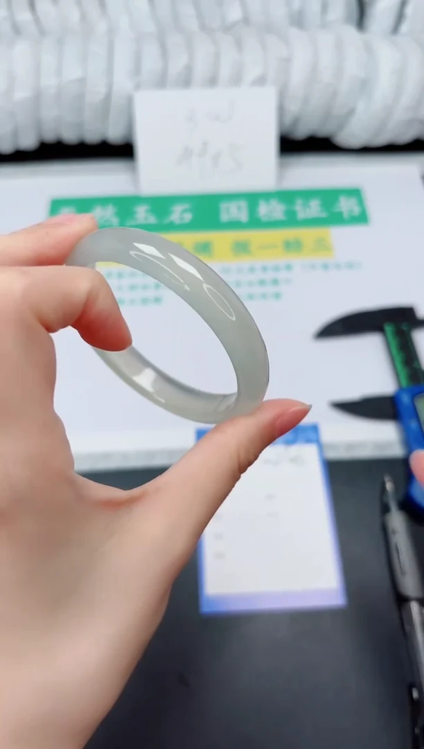 未镶嵌手镯石英质玉255-55.7