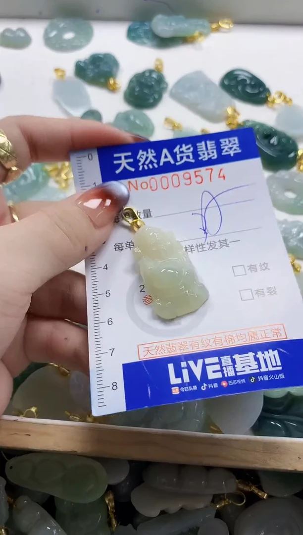 颈饰未镶嵌翡翠富****?天然A货翡翠