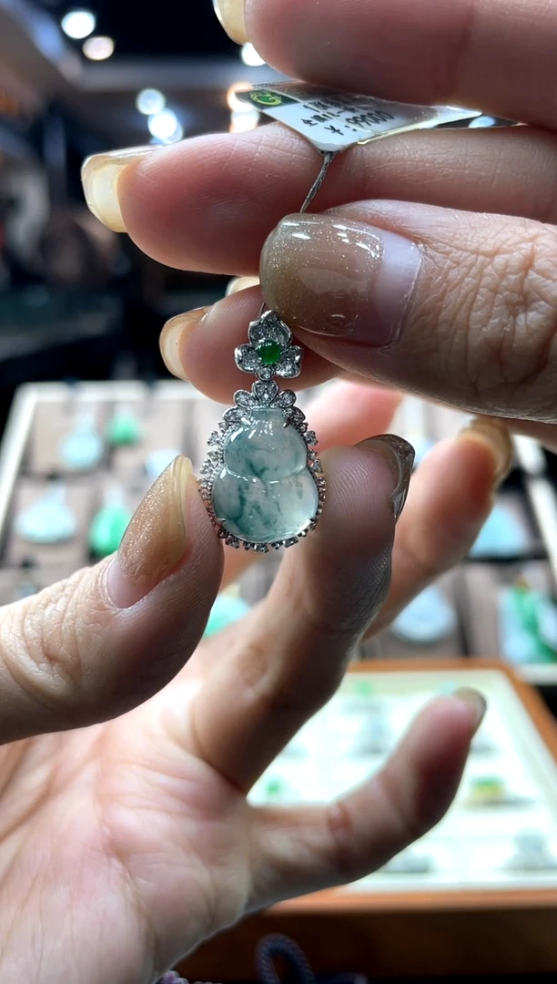 【闪购商品】翡翠颈饰18K金镶嵌葫芦