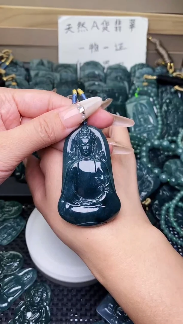 颈饰未镶嵌翡翠