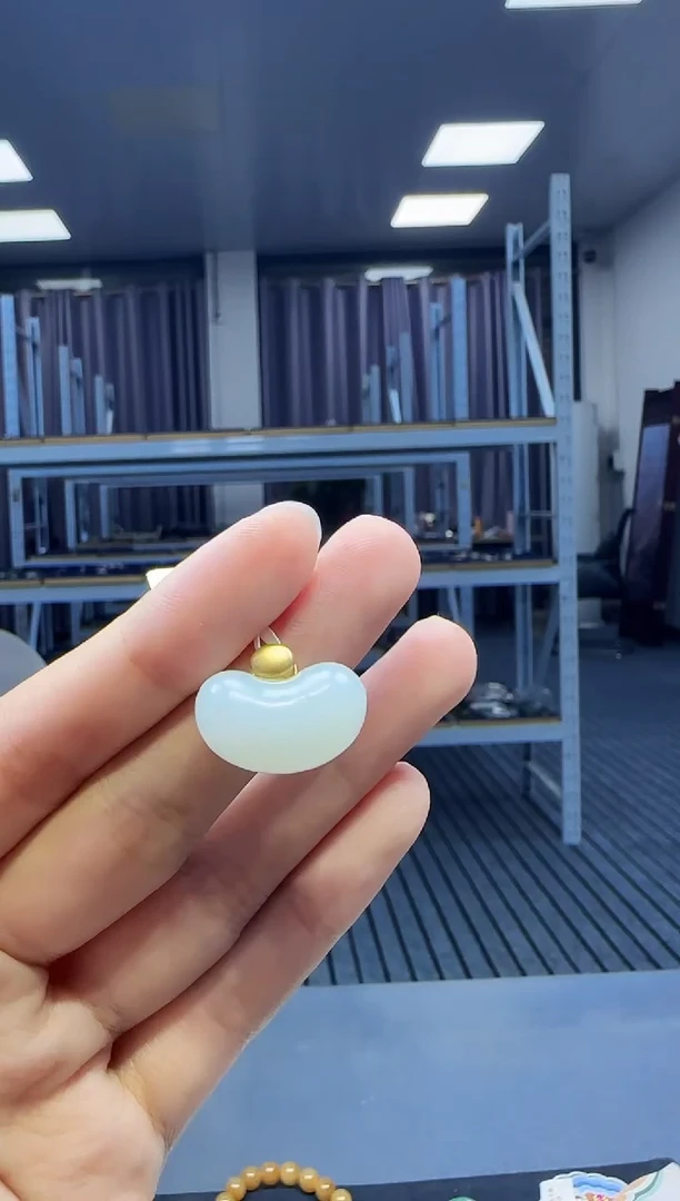 和田玉18K金镶嵌挂件1