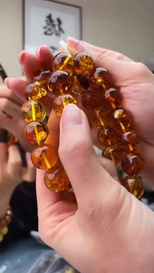 琥珀未镶嵌珠宝奇石T026 15微瑕假一罚十，多样性发一件