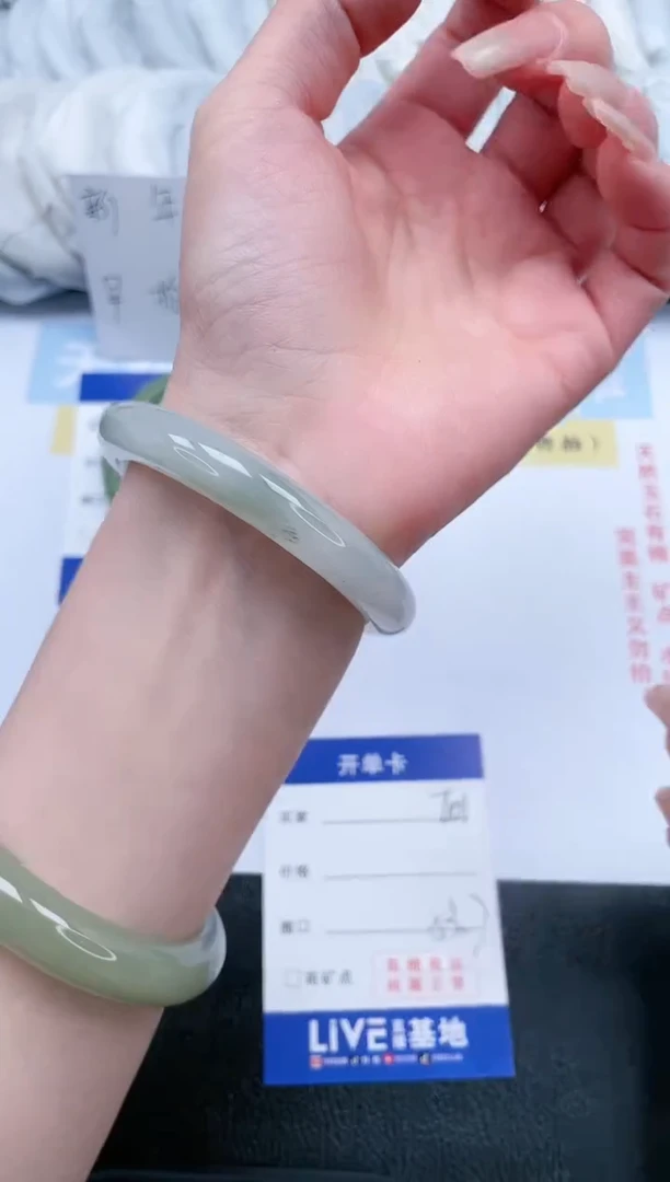 【闪购商品】石英质玉手镯未镶嵌T101-53.7