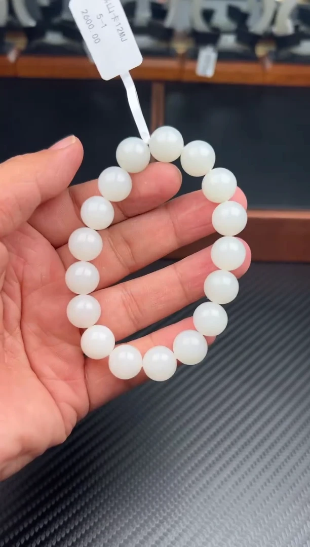 未镶嵌手串和田玉黑山微色差卡12M