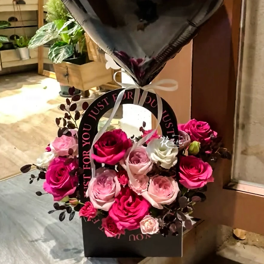 网红手提花盒❤送气球【11朵粉玫瑰弗洛伊德玫瑰混搭手提花盒】送朋友闺蜜老婆礼物花束鲜花订花同城配送小时达