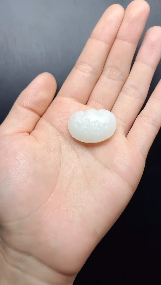 和田玉未镶嵌颈饰06小锁