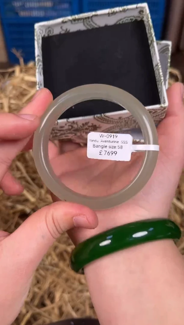 未镶嵌手镯石英质玉W0919