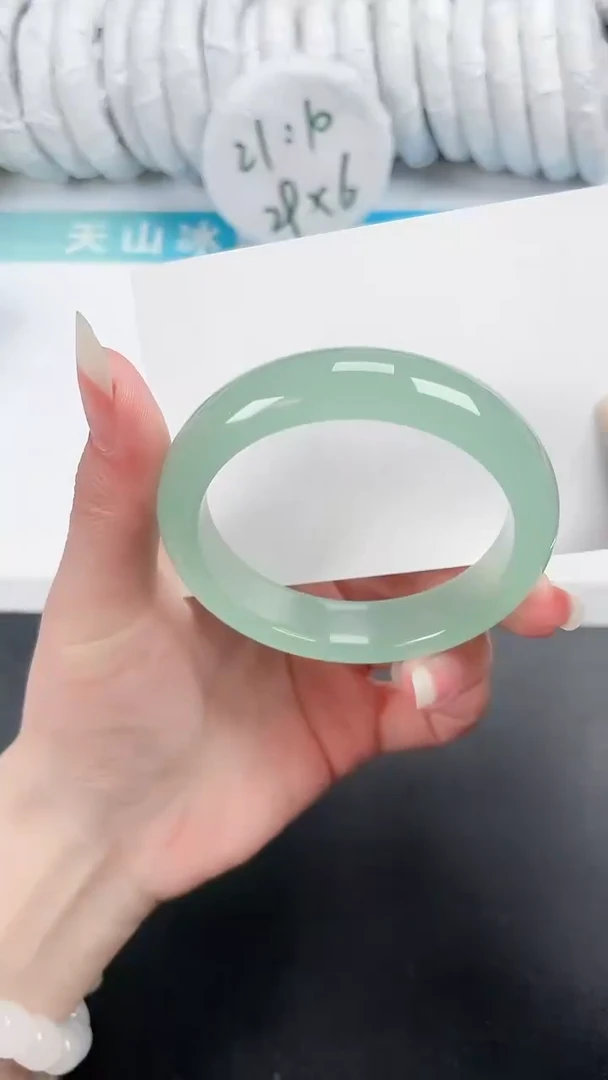 【闪购商品】石英质玉手镯未镶嵌150-54