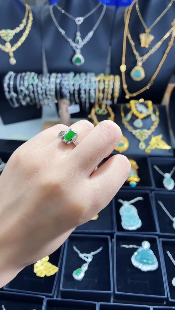 翡翠未镶嵌吊坠(不含链)天然翡翠a货 多样性发其一