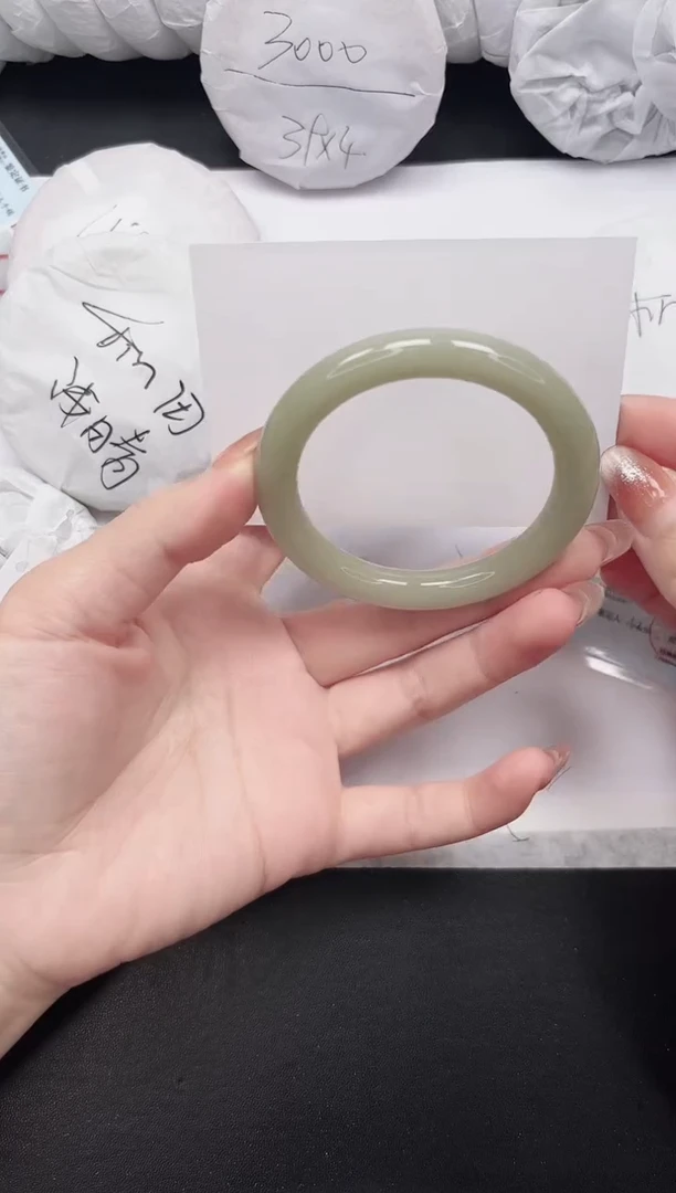 未镶嵌手镯石英质玉46-54DY