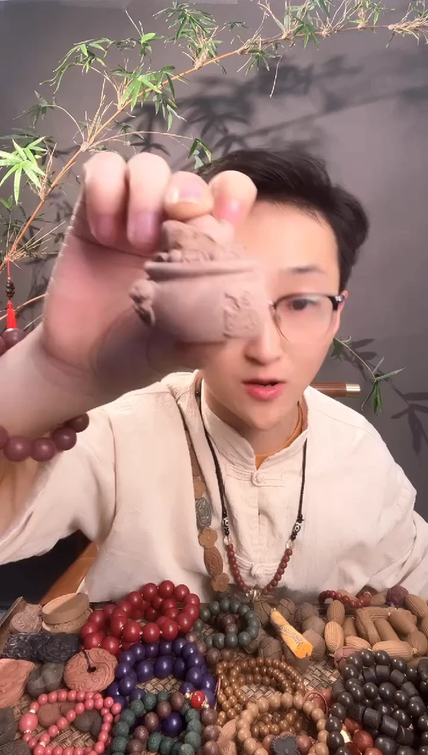 泥塑奶檀龙涎聚宝盆瑕疵