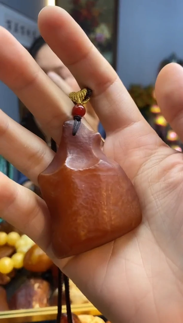 未镶嵌颈饰琥珀吊坠