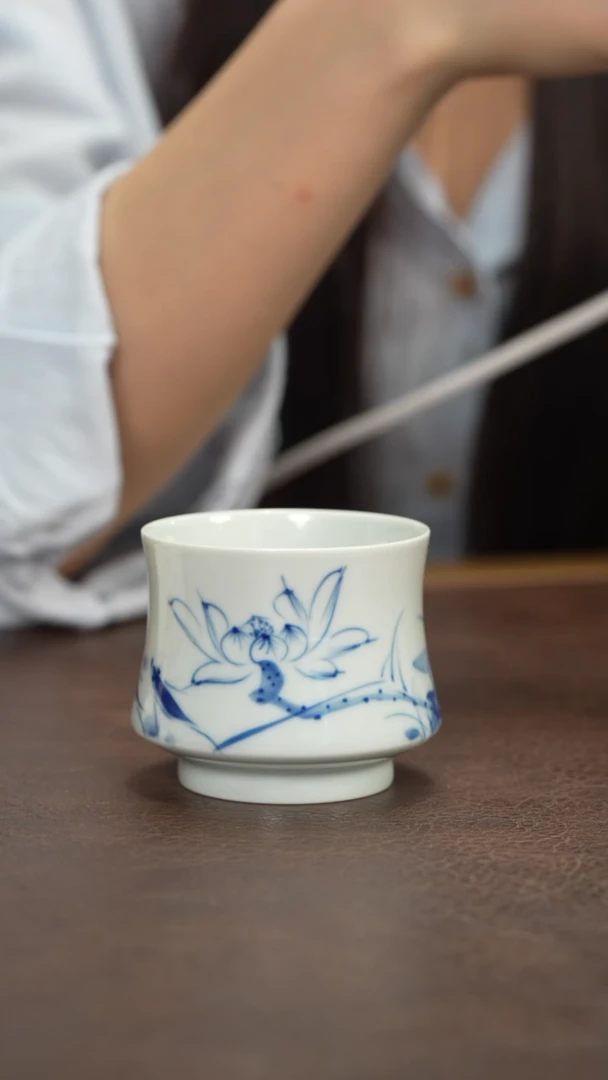 小九专属青花荷花杯